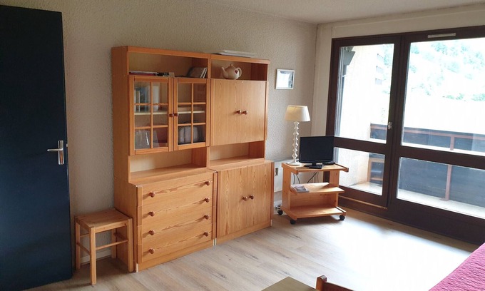 Correncon-en-Vercors Apartment | "Cosy Studio with Balcony at the Ski Slopes of Corrençon-en-Vercors"