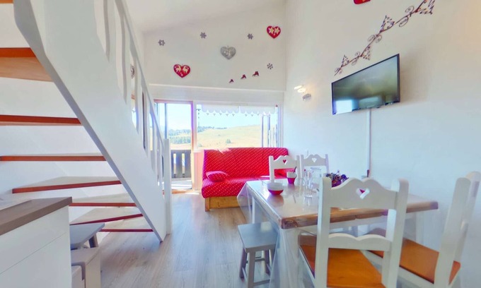 Les Saisies Apartment | Cosy studio with alcove, sleeps 6, Les Saisies, near shops