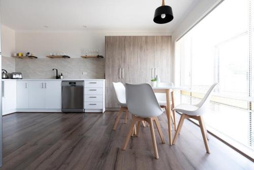 South Launceston Apartment | Cosy & Sweet: Near the City WiFi =& Parking