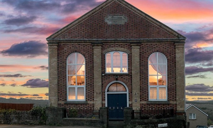 Cinderford House | Cosy Treat af Forest Chapel Holidays Ltd