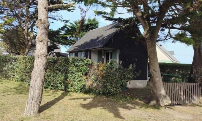 Portbail House | Cottage 100 m from the sea