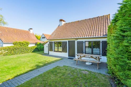 Koksijde House | Cottage 213 in Sunparks Oostduinkerke with free parking and garden