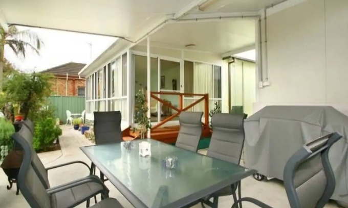 Windang Cottage | Cottage. 5 mins from beach and lake.