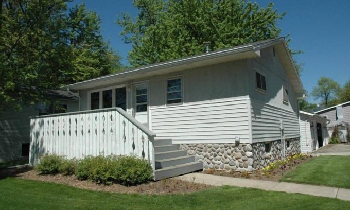 Fox Lake House | Cottage 6 on Beautiful Fox Lake!