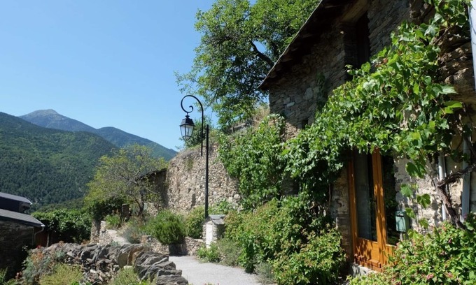 Canaveilles House | Cottage built into rock face, with spectacular mountain views of the Pyrenees