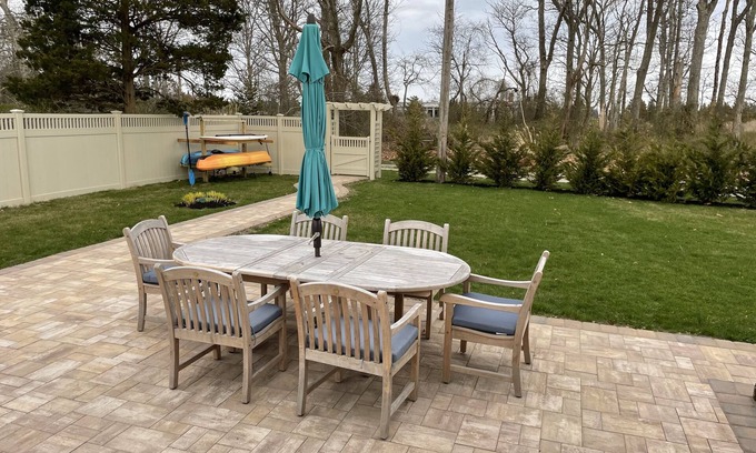 Southold Cottage | Cottage by Cedar Beach