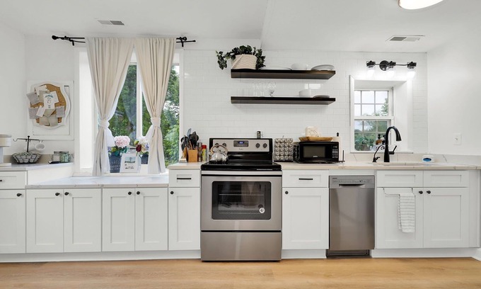 Lovettsville House | Cottage Escape in Virginia Wine Country