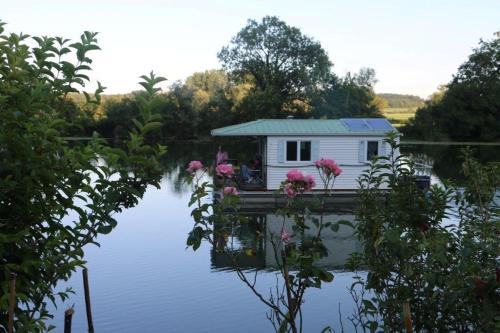 Saint-Jean-de-Losne Boat Rental | Cottage flottant Saint Jean de Losne option jacuzzi