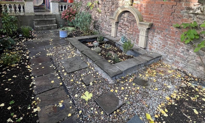 Bristol House | Cottage Hideaway in Central Bristol With Garden