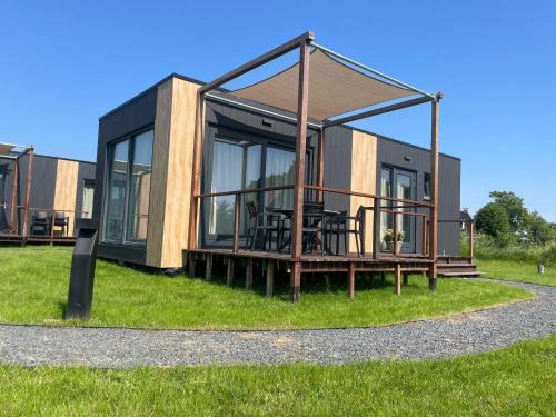 Menaldum Ski Chalet | Cottage in Menaam near Frisian Landscape