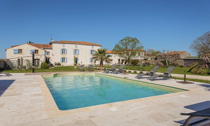 Vergne House | Cottage 'La Belle Parenthèse' with Private Pool, Private Terrace and Wi-Fi