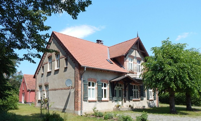 Alt Jabel House | Cottage near the forest with piano, sauna, wood stove