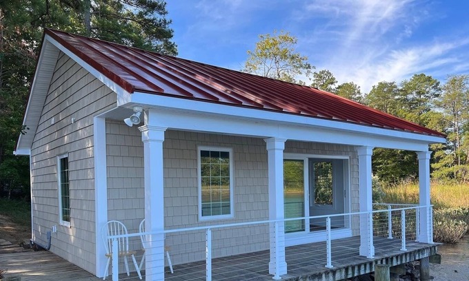 Warsaw Cottage | Cottage on a dock with deep water access