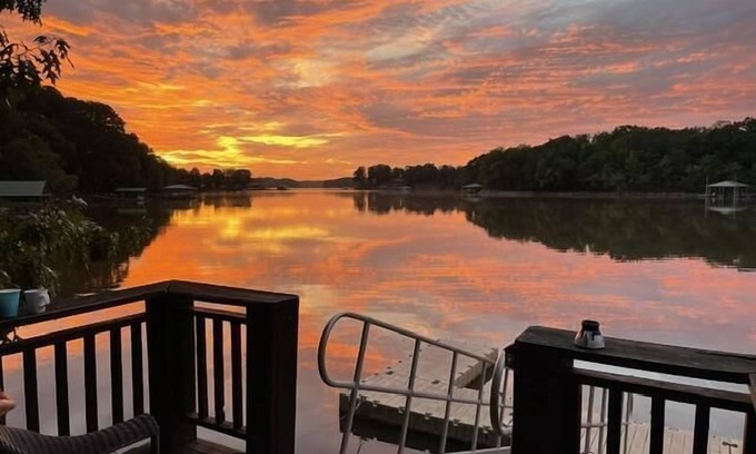 Buchanan House | Cottage on Cypress Bay near Paris Landing State Park