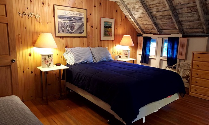 Burlington Flats Cottage | Cottage on Summit Lake