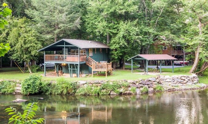 Sylva Cottage | Cottage on the Tuckasegee River with firepit, picnic area, hot tub, & AC