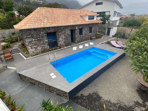 Ponta Delgada Ski Chalet | Cottage Quinze, Contemporary designed cottage with Swimming pool