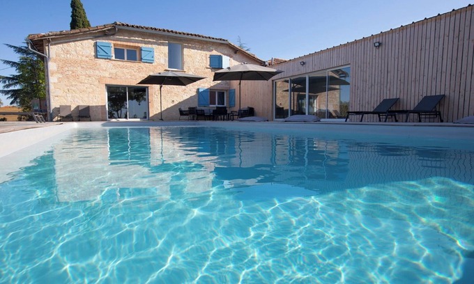 Faudoas House | Cottage 'Villa Virginie Gite 2' with Lake View, Wi-Fi and Air Conditioning
