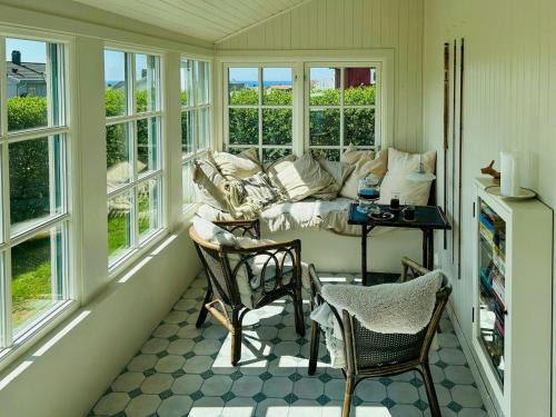 Varberg House | Cottage With Glass Porch By Apelviken Beach