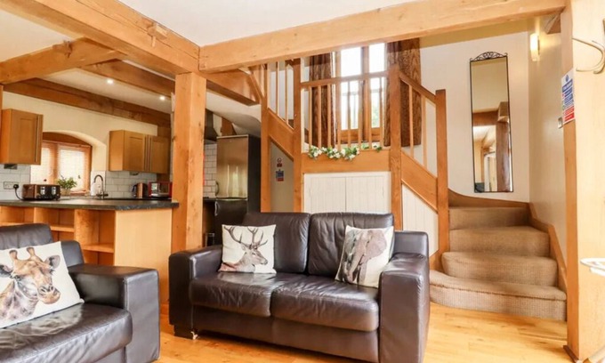 Martin Ski Chalet | Cottage With Hot Tub By White Cliffs of Dover