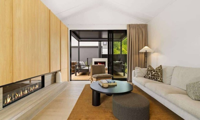 Arrowtown House | Cottonwood Villa | Outdoor spa pool, fireplace, and BBQ