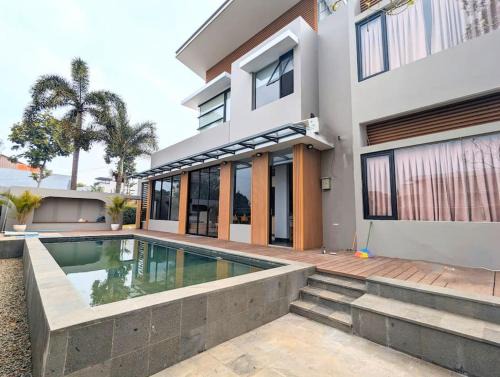 Parongpong Villa | Cottonwood Villa Zamrud - Pingpong BBQ Pool Disney