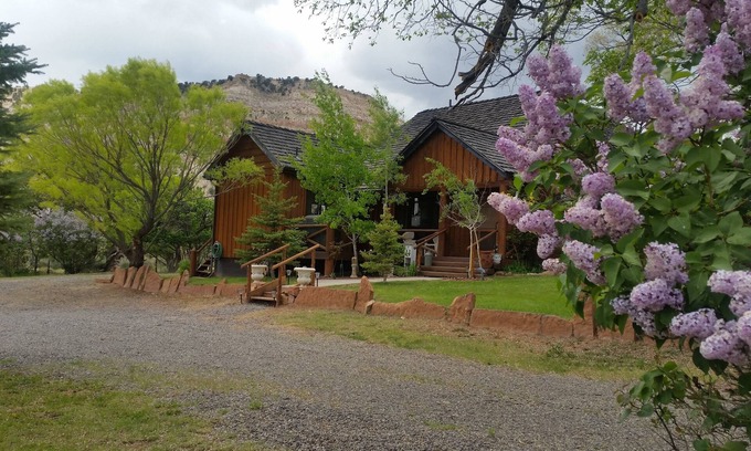 Teasdale House | Country Charm Home Just Miles From Capitol Reef National Park & Boulder Mountain