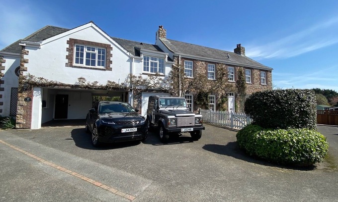 Saint Mary Cottage | Country cottage with private garden close to beach