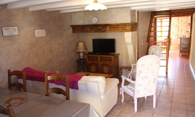 Halles-sous-les-Cotes Cottage | Country house with fishing, pets allowed