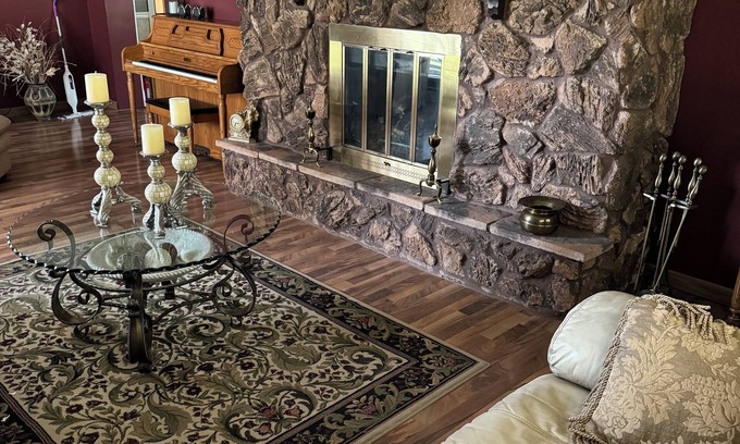 Johnston City House | Country Haven. Relax in a country home.