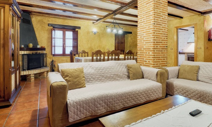 Villanueva de Arriba House | Country House 'La Majada Palentina' with Mountain View, Private Terrace and Wi-Fi
