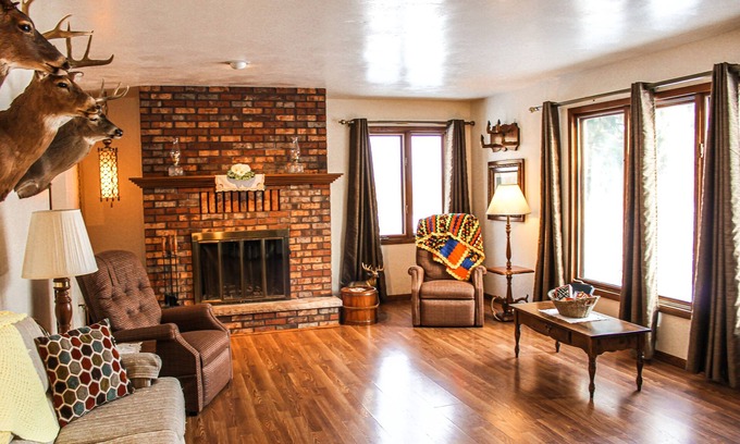 Kendall House | Country home with no pet fees!