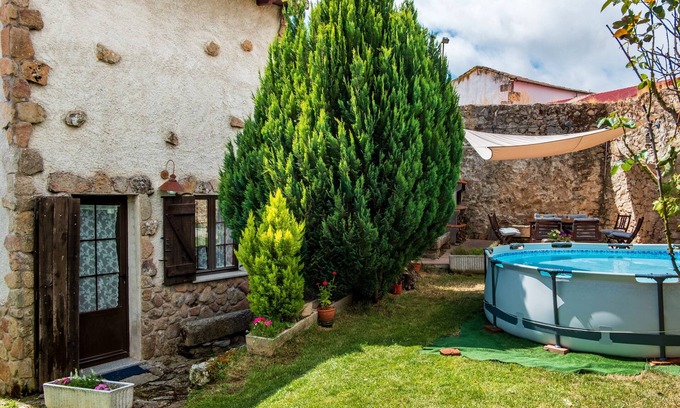 Nava de Bejar House | Country House 'El Corral De La Antigua' with Mountain View, Private Terrace and Wi-Fi