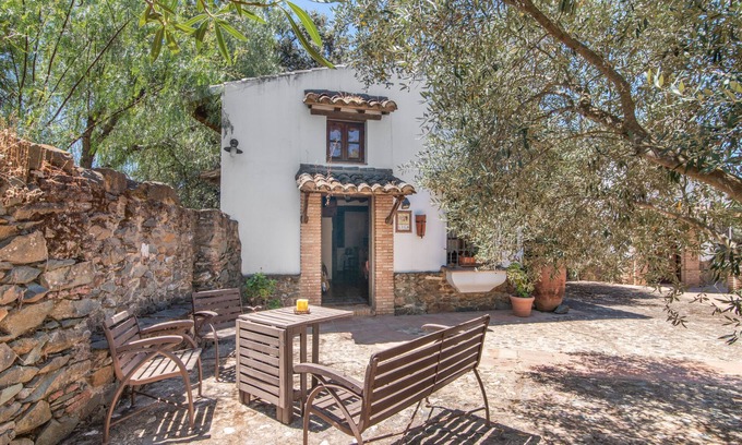 Calabazares House | Country House 'Lila' with Mountain View, Shared Pool and Shared Garden