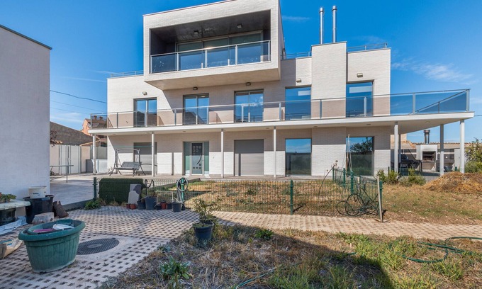 Tornos House | Country House 'Laberinto' with Private Terrace, Private Garden and Wi-Fi