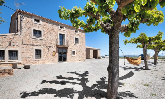 Argencola Villa | Country House 'Mas Françó' with Mountain Views, Wi-Fi and Air Conditioning