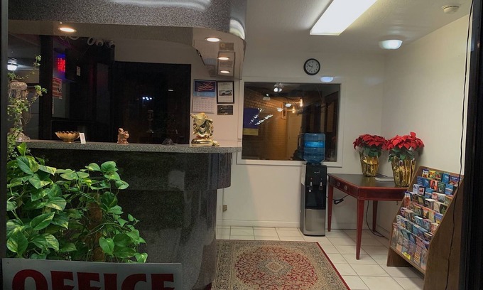 Oakdale Hotel | Country Inn Motel