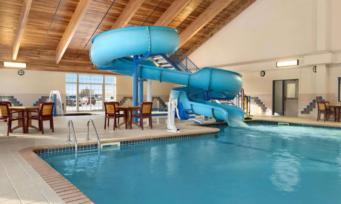 Hermantown Hotel | Country Inn & Suites by Radisson, Duluth North, MN