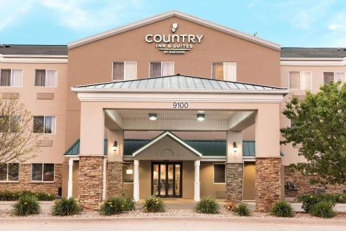 Cedar Rapids - Iowa City Hotel | Country Inn & Suites by Radisson, Cedar Rapids Airport, IA