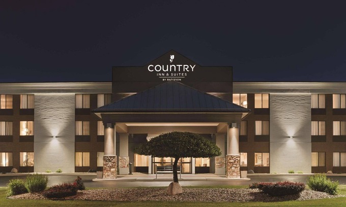 Sturtevant Hotel | Country Inn & Suites by Radisson, Mt. Pleasant-Racine West, WI