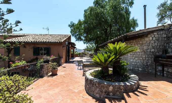 Favara Villa | Country Sicily Home- Intera Villa