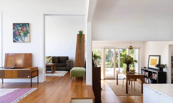 McCrae Cottage | Couples Corner A Stylish Bay View Retreat