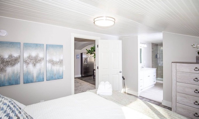 Greeley Apartment | Couples Getaway | Walk to Unc | Free Cruiser Bikes