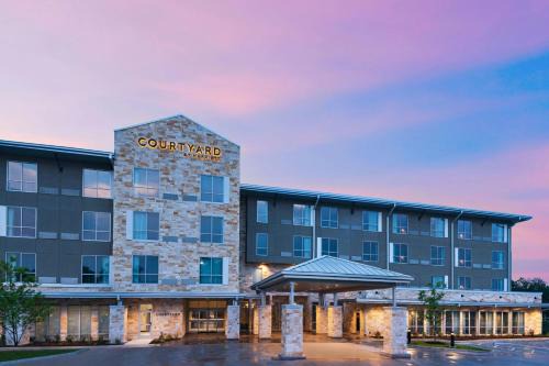 Dripping Springs Hotel | Courtyard by Marriott Austin Dripping Springs