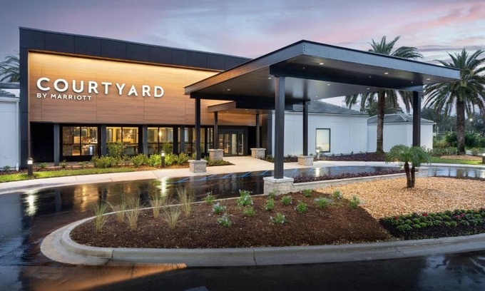 Hunt Club Hotel | Courtyard by Marriott West Palm Beach
