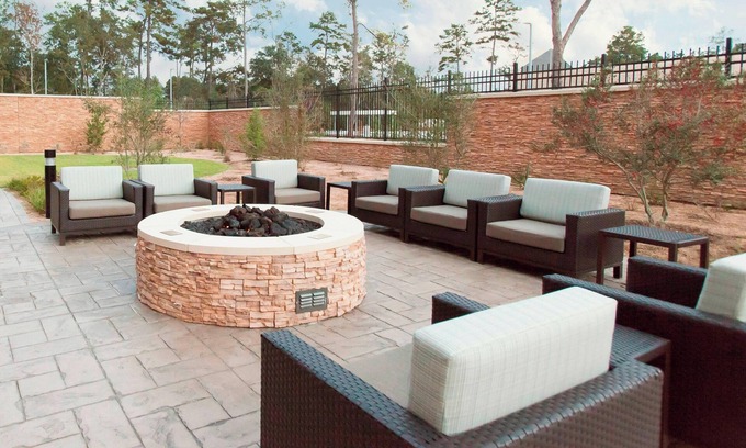 Spring Hotel | Courtyard by Marriott Houston City Place