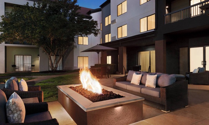 Tulsa Hotel | Courtyard by Marriott Tulsa Central