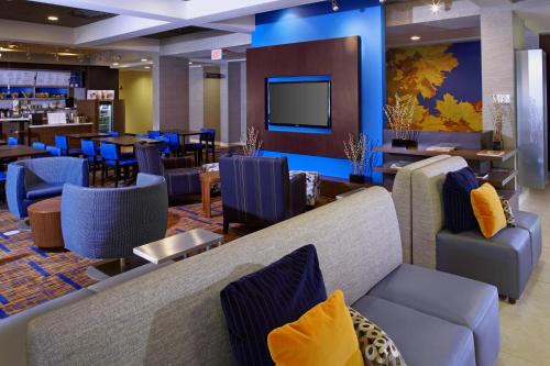 Newark Hotel | Courtyard Newark Granville