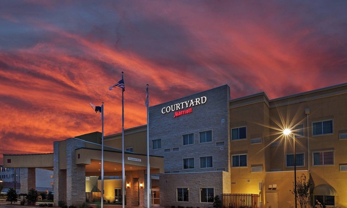 Odessa Hotel | Courtyard Odessa