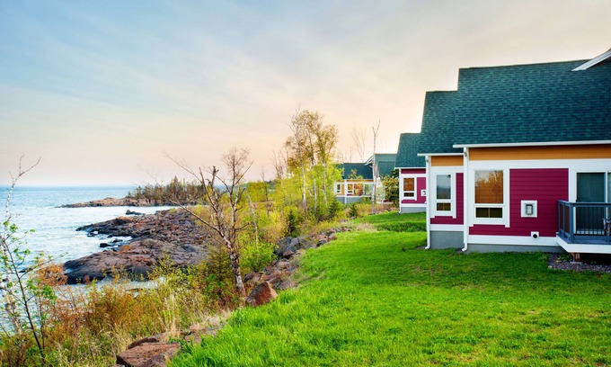 Beaver Bay Hotel | Cove Point Lodge